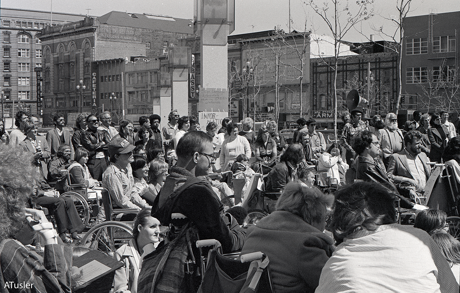 Black and white photo of a large crowd of people.